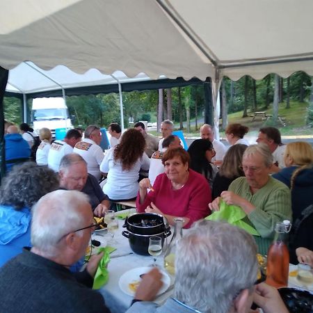Camping Hurongues Pomeys Bagian luar foto