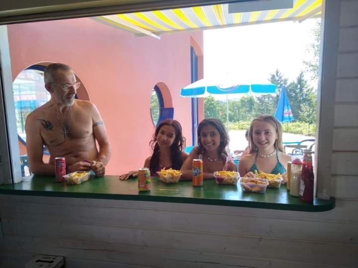 Camping Hurongues Pomeys Bagian luar foto